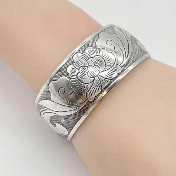 Lotus Floral Design Cuff Bracelet Silver Tone #1196 - Picture 6 of 12